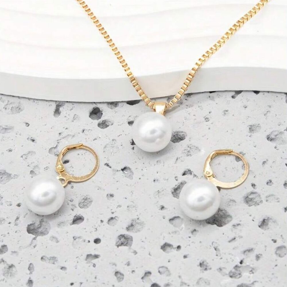 Gold Pearl Pendant l Necklace - Picture 3 of 11